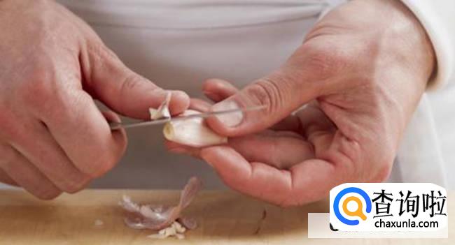 巧剥蒜皮的方法