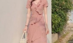 不同年龄段的女性适合哪种类型的连衣裙？