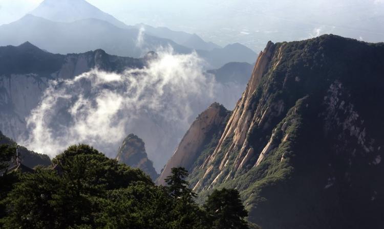 一山有四季的形成原因是