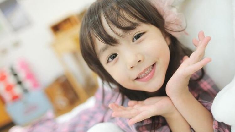 莞尔一笑的意思是什么?