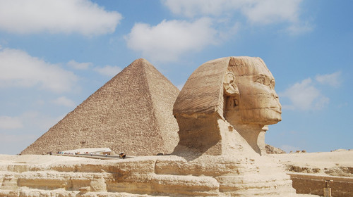 人们是怎么修建金字塔的