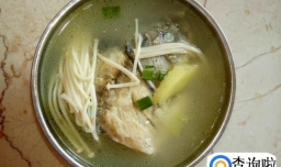 金针菇鲫鱼汤的做法