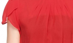 红色短袖配什么裤子