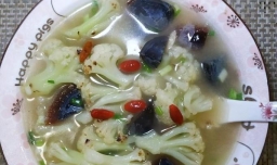 怎样美味的松花蛋花菜汤？