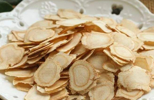 夏天可以吃西洋参片泡水喝吗