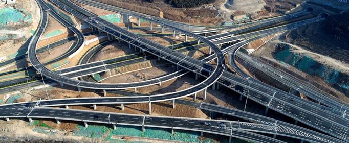 立交桥的桥面上为什么有一道道裂缝