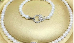 珍珠项链如何搭配比较合理？