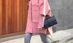 粉色大衣配什么颜色包