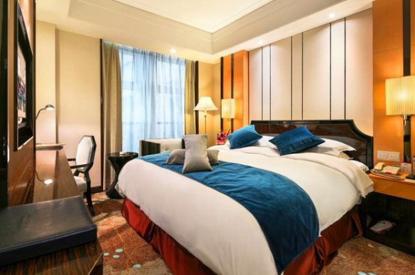 为什么酒店的床尾要放一块布