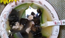怎样做美味的冬瓜木耳肉片汤？