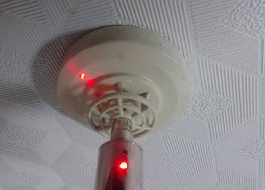 烟感一直红灯怎么消除