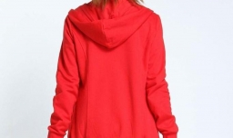 红色外套里面配什么颜色