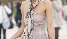 丝巾怎样搭配衣服好看？