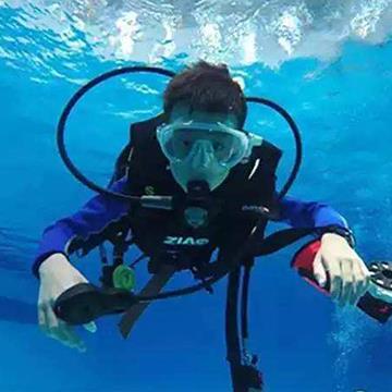 不会游泳的人能不能潜水