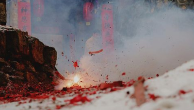 鞭炮声用什么词形容