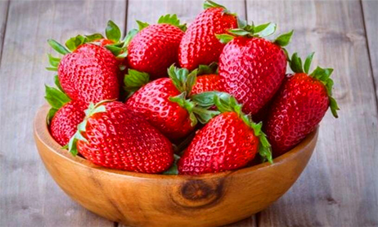 为什么大草莓多畸形