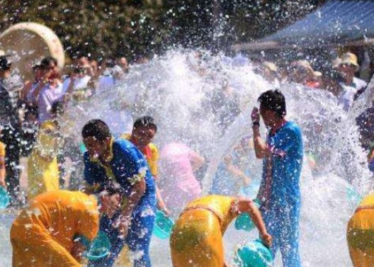 泼水节是哪个民族