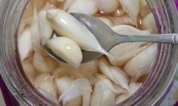 怎样做美味的家常版糖醋蒜？