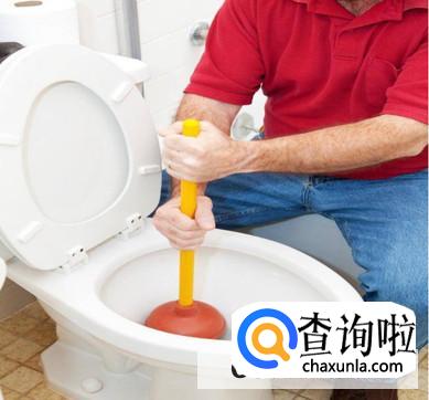 马桶掉进硬物该如何疏通