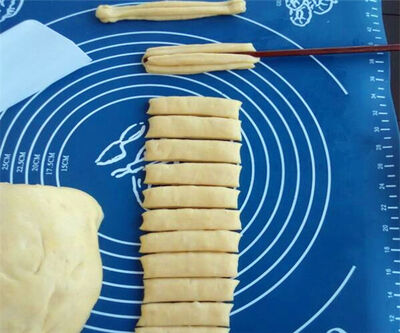 家庭炸油条的简易做法窍门