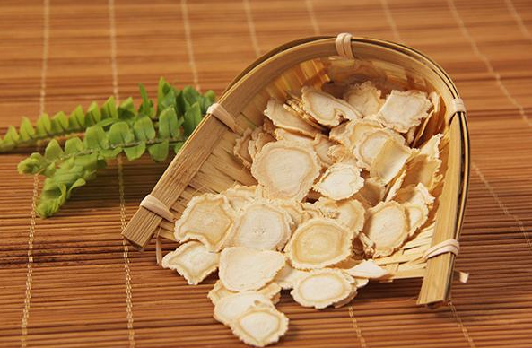 夏天可以吃西洋参片泡水喝吗