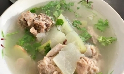 如何做出美味的排骨冬瓜汤？