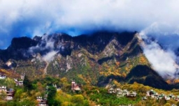 稻城亚丁哪个季节最美？