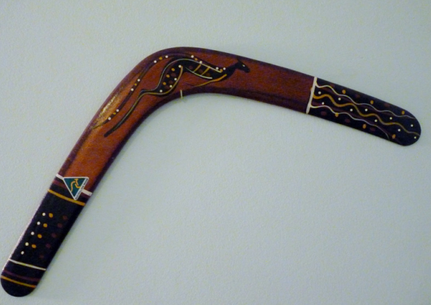 回力标怎么扔能飞回来