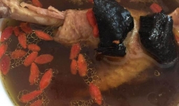 如何做野鸡炖灵芝好喝？