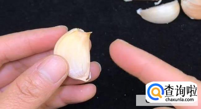 巧剥蒜皮的方法