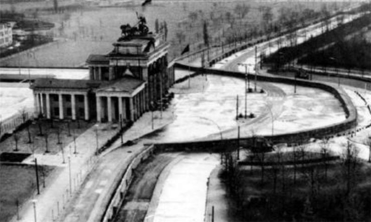 柏林墙于第几次柏林危机时建立