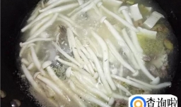 瘦肉海鲜菇炖鱼汤的做法