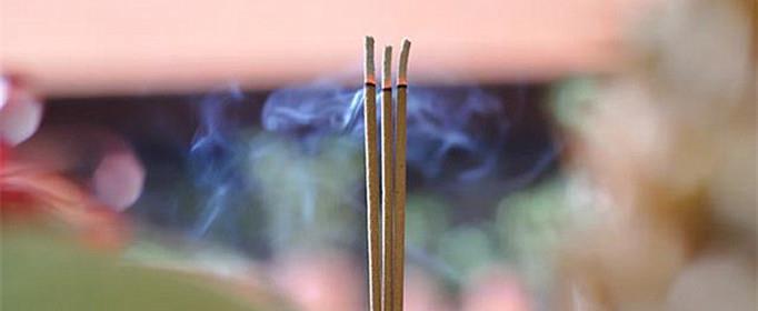 烧香为什么要烧三根呢
