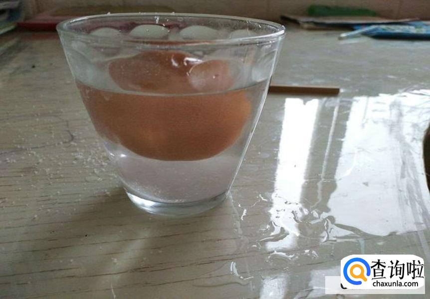 鸡蛋飘在水上还能吃吗