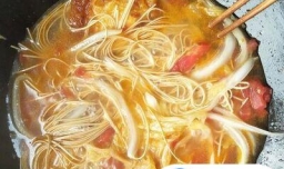 怎样做西红柿鸡蛋白菜面