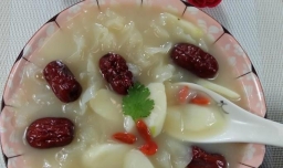 怎样做美味的山药大枣银耳汤？