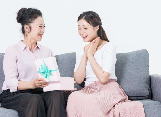 老公和婆婆吵架媳妇咋办