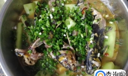 黄瓜红烧黄辣丁的家常做法