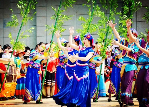 鲜花节是什么族的节日