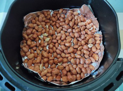 如何用空气炸锅做出香喷喷的花生米？