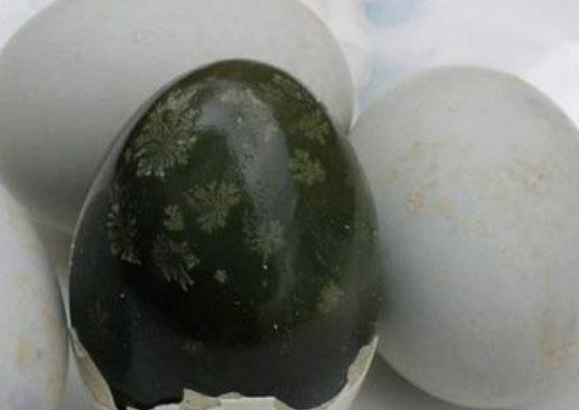 皮蛋用几种材料做成的
