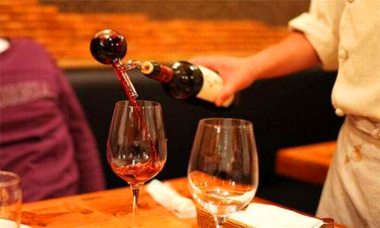 葡萄酒跟红酒有什么区别