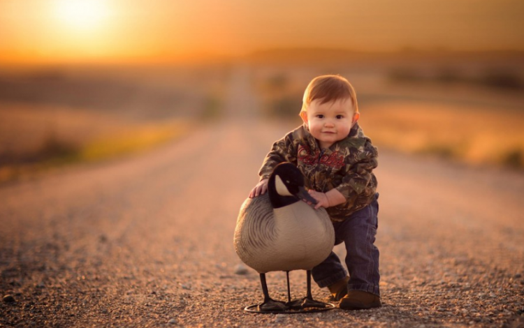何姓男孩起名大全，何姓男宝宝取名，男孩何姓名字推荐