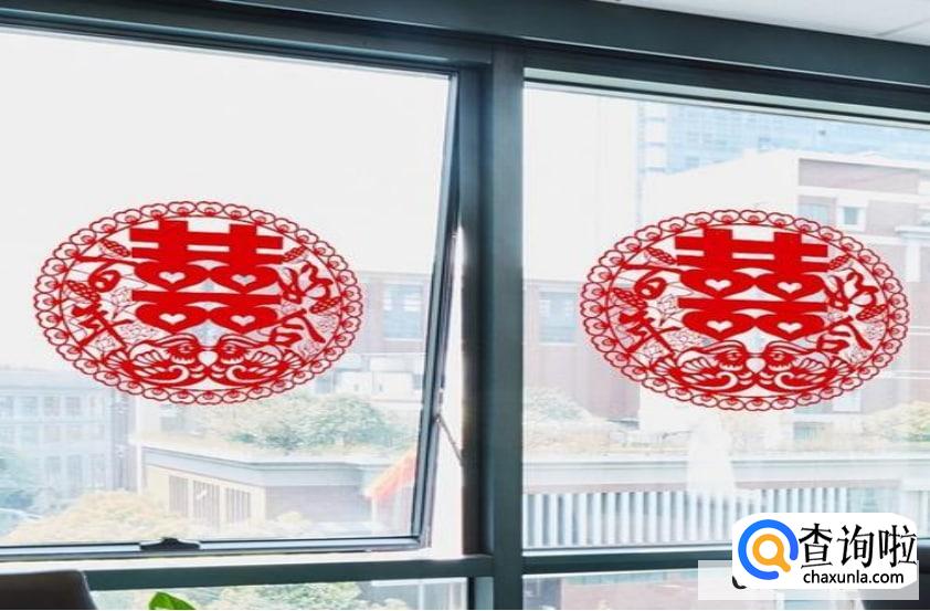 窗花怎么贴塑料