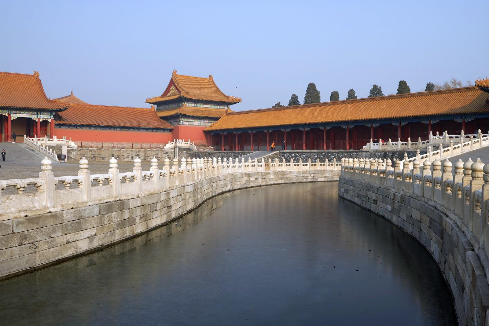 为什么太和门外的内金水河是弯的