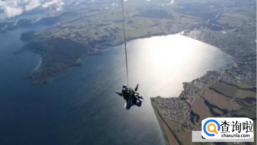 跳伞和蹦极哪个难受