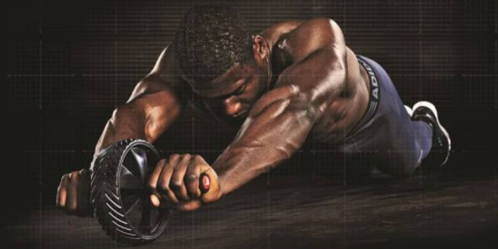 对着镜子拍腹肌技巧