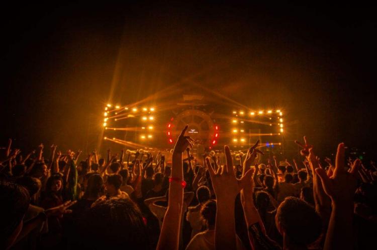 蹦迪是什么意思