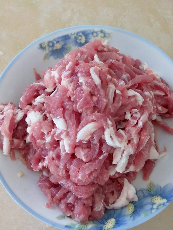 榨菜肉丝为何吸引众人？