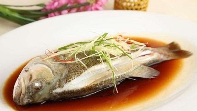清蒸鲈鱼最简单的做法是什么